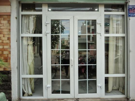 Mách bạn chọn kính thước cửa kính 4 cánh hợp phong thủy