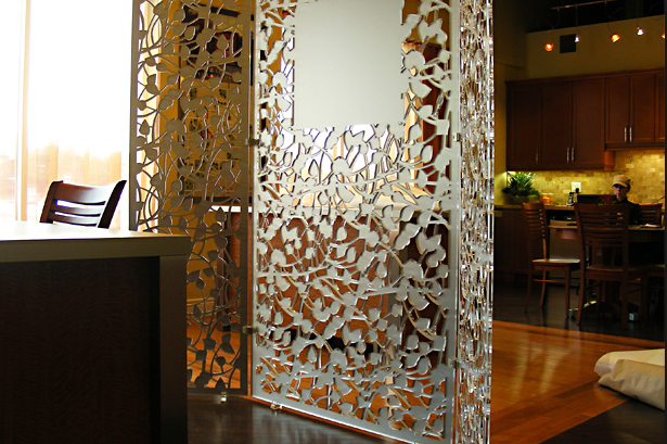 Mách bạn kính nghiệm chọn vách ngăn kính cho căn hộ chung cư