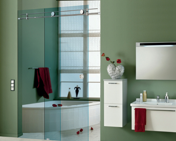 Lựa chọn vách tắm kính cửa lùa treo tiết kiệm không gian cho ngôi nhà