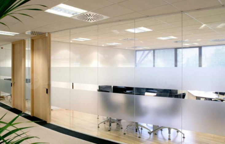 Những điều bạn đừng bỏ qua khi lắm đặt vách kính cường lực văn phòng