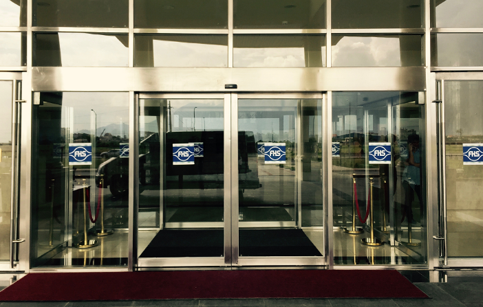 Cửa kính cường lưc mắt thần là gì, tìm hiểu cửa kính cường lực mắt thần