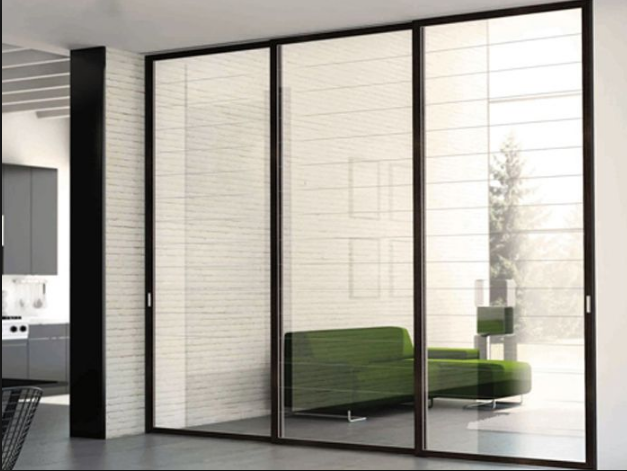 Tìm hiểu ứng dụng thực tế của vách ngăn kính cường lực