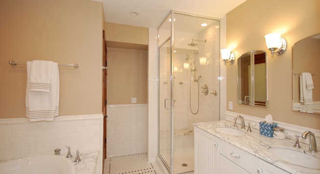 Điều bất ngờ tuyệt vời từ vách tắm đứng kính cường lực