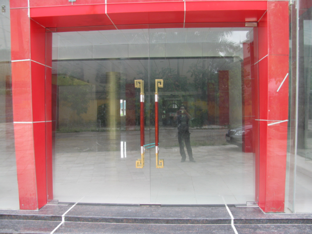 Cửa hàng nào bán cửa kính cường lực chất lượng nhất Hà Nội