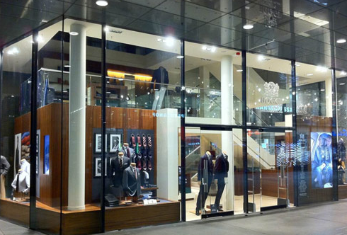 Mách bạn cách chọn mua cửa kính cường lực 2 cánh cho shop thời trang