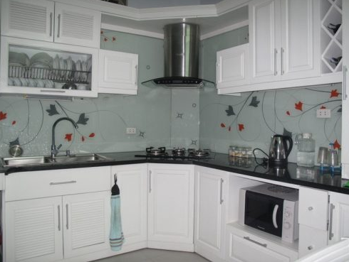 Vì sao nên sử dụng cửa kính cường lực phòng bếp trong căn nhà của mình