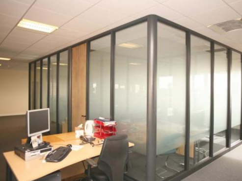 Nơi bán vách kính cường lực văn phòng tốt nhất
