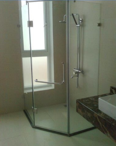 Tổng hợp mẫu vách tắm kính 135 độ hot nhất hiện nay