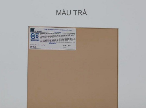 Mẫu cửa kính màu trà đẹp mang lại màu sắc độc đáo cho ngôi nhà