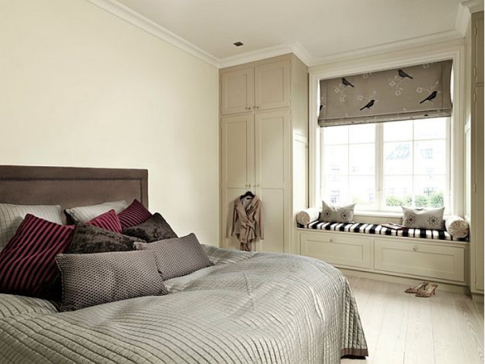 Phòng ngủ nên có mấy cửa sổ kính