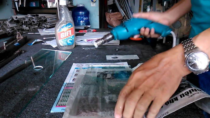 Tìm hiểu cách khoan kính cường lực chuẩn mà bạn nên biết