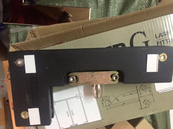 Top 5 loại khóa kẹp cửa kính thủy lực được sử dụng nhiều nhất