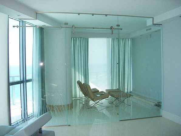 Có nên sử dụng cửa kính cường lực thanh lý?