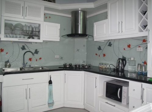 Vì sao nên sử dụng cửa kính cường lực nhà bếp cho căn nhà của mình?