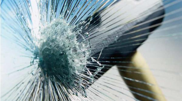 Những sai lầm trong việc vệ sinh kính cường lực bạn nên tránh