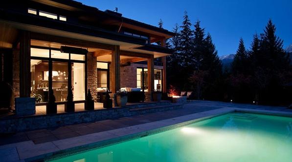 Mẫu nhà kính đẹp với thiết kế vách tường kính độc đáo