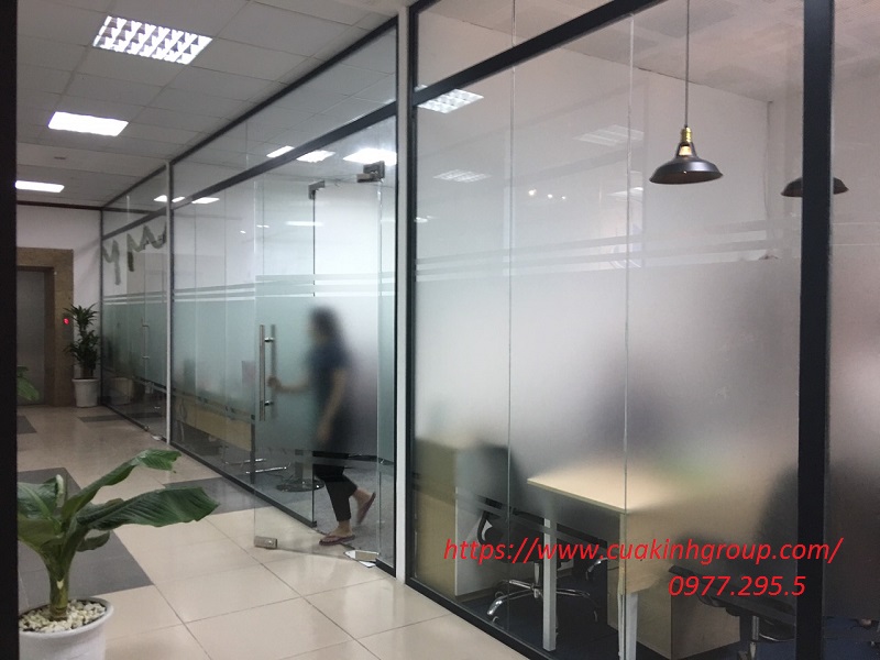 Của kính cường lực