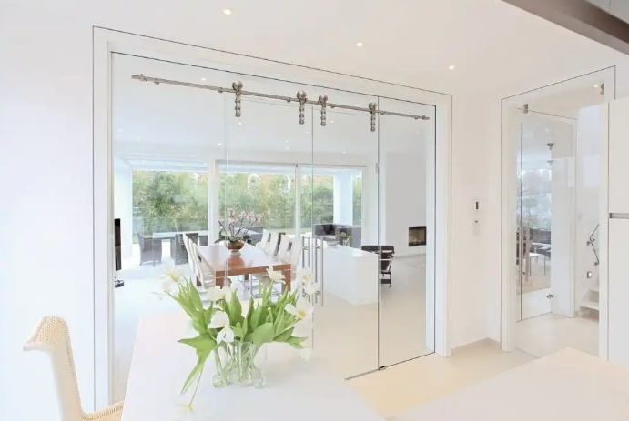 Mẫu cửa lùa kính cường lực3