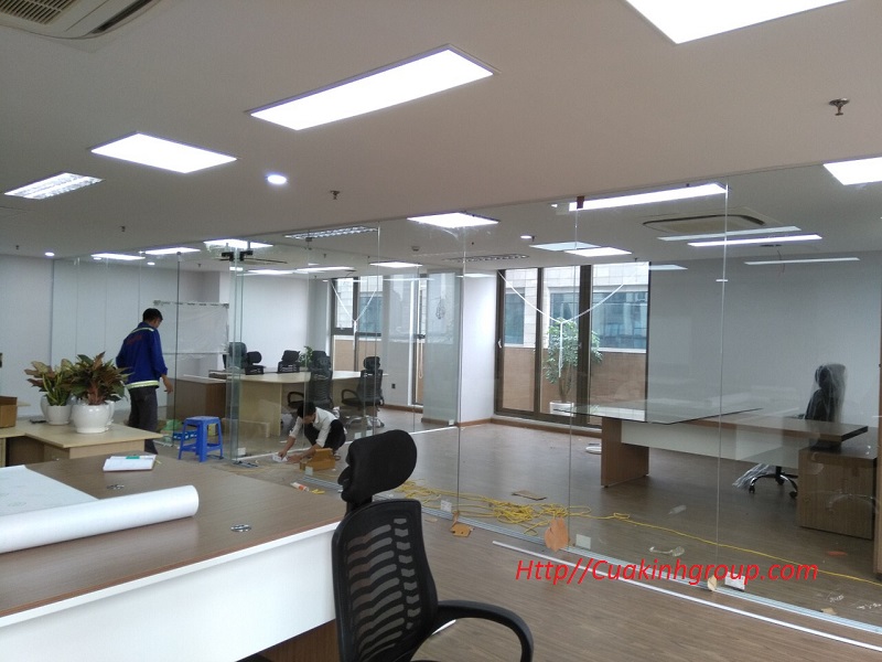 Cửa kính cường lực văn phòng tại Hà Nội