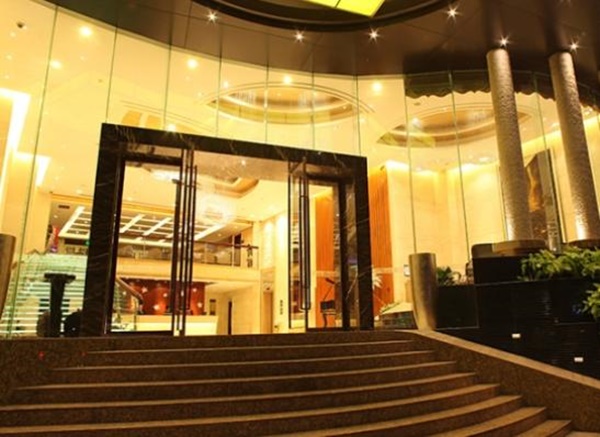 Tay nắm cửa kính khách sạn