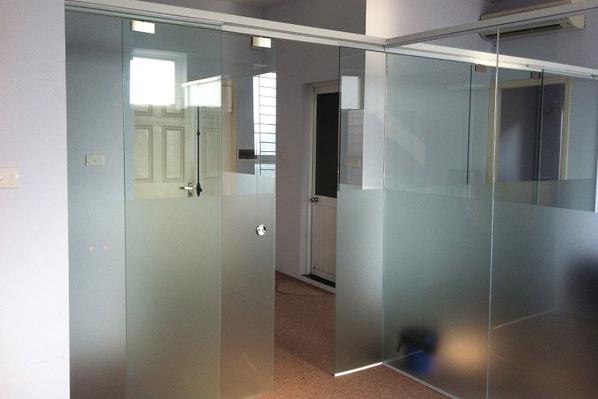 Nội thất kính nhà ống đẹp