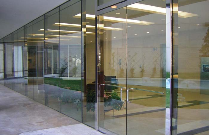 lắp đặt cửa kính cường lực cho văn phòng tại hà nội