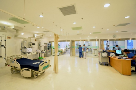 Vách Kính Cường Lực Bệnh Viện 10mm (10ly) Tại Tây Hồ 2