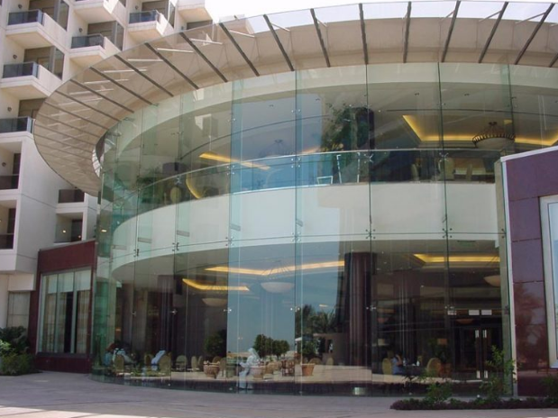 Vách kính mặt tiền đẹp 1