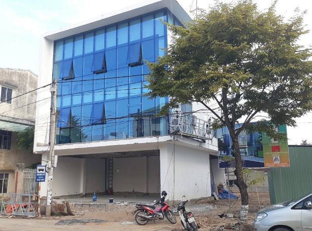 Mẫu vách kính mặt tiền đẹp