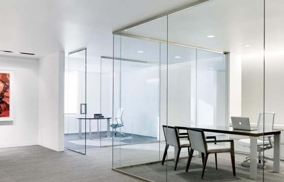 vách ngăn kính cường lực