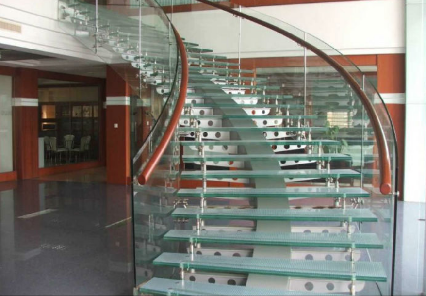 Nguyên Tắc Cần Lưu Ý Khi Làm Cầu Thang Kính