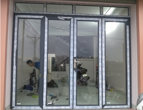 Cửa kính 4 cánh mặt tiền