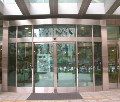 Cửa kính bản lề sàn