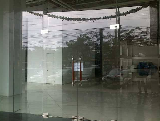 Cửa Kính Cường Lực Mở Quay 3