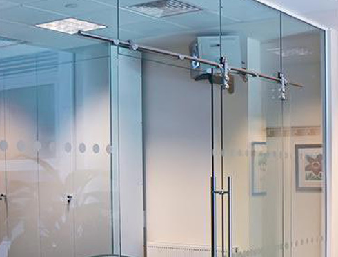 Nên mua cửa kính cường lực Hà Nội hay cửa nhôm kính