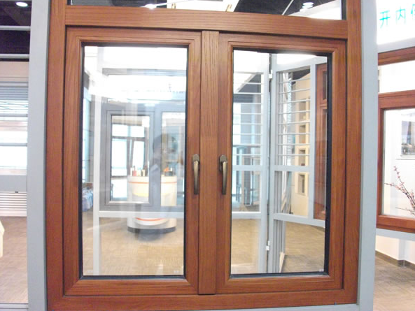 Cửa kính cường lực khung gỗ