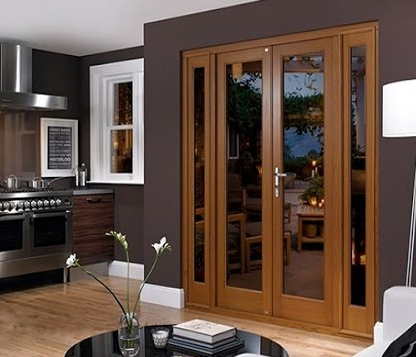 Cửa kính cường lực khung gỗ