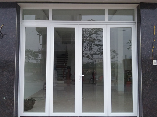 Cửa kính cường lực khung sắt sơn tĩnh điện 1
