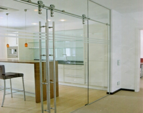 Mua cửa kính lùa cho nhà nhỏ 1