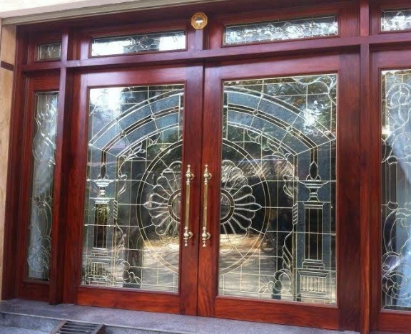 Cửa kính cường lực khung gỗ 1