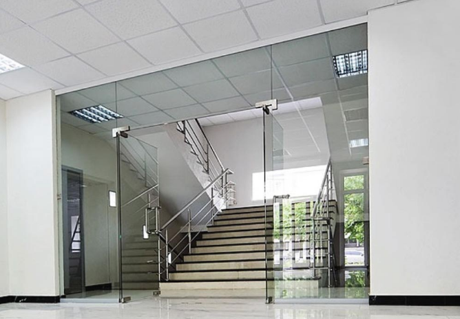 Cửa kính thủy lực đẹp 1