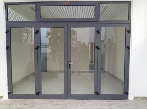 Cửa kính cường lực 4 cánh 1