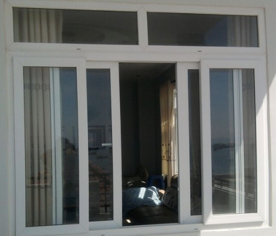 Cửa kính cường lực 4 cánh