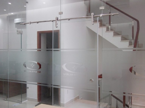 cua_truot_kinh_cuong_luc_01