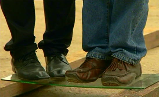 cửa thủy lực chịu lực Khả năng chịu lực của kính