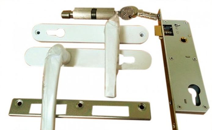 Khóa cửa kính cường lực