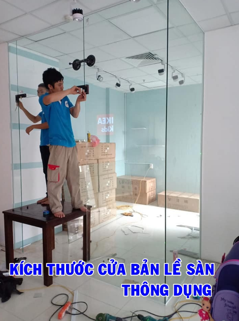 Kích thước cửa kính bản lề sàn thông dụng