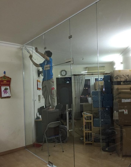 Kích thước cửa kính bản lề sàn thông dụng