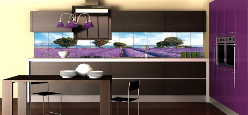 Sử dụng kính màu ốp bếp trang trí phù hợp phong thủy kinh op bep tim