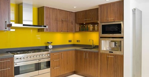 Kính màu ốp bếp đẹp